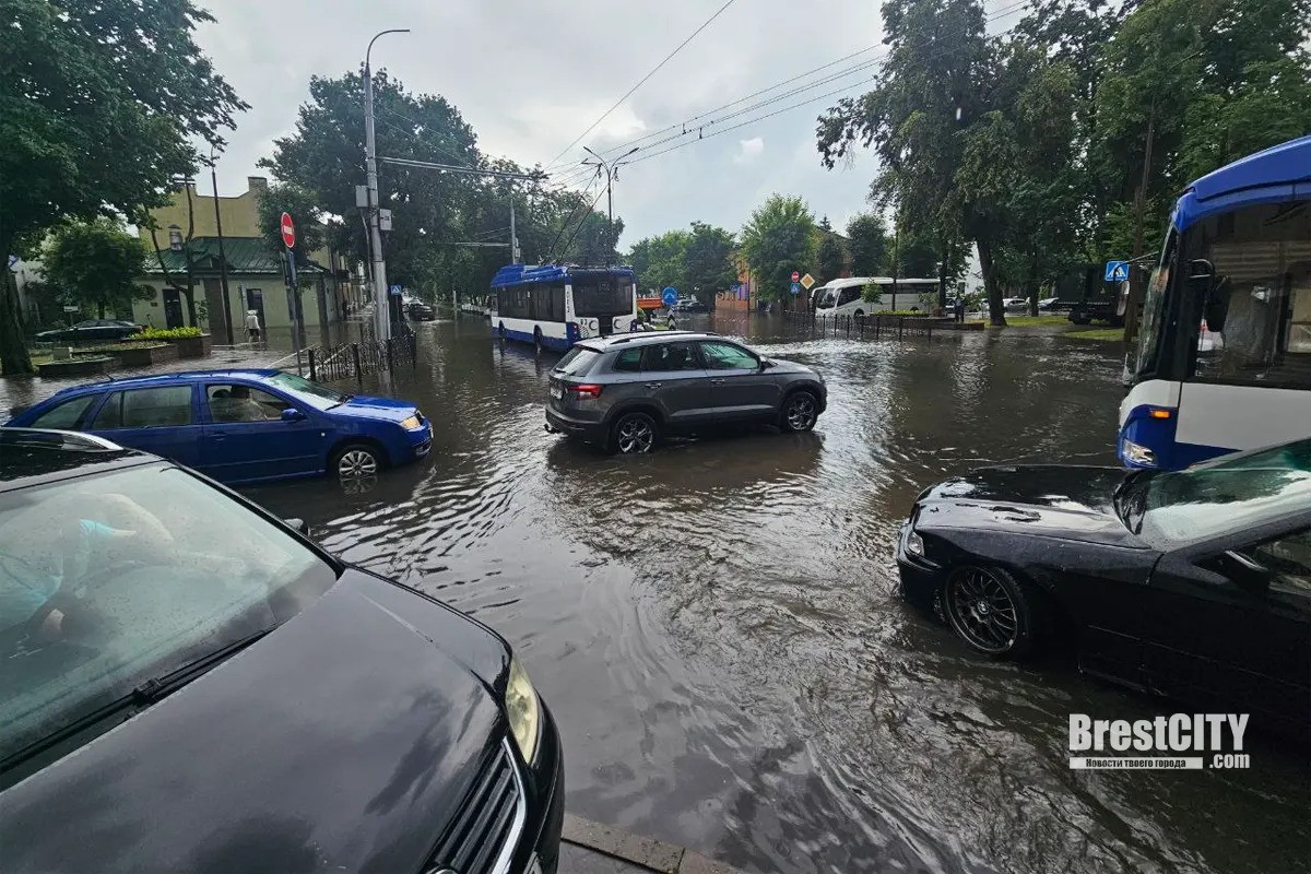 Брест оказался под водой из-за ливня — Маланка Медиа